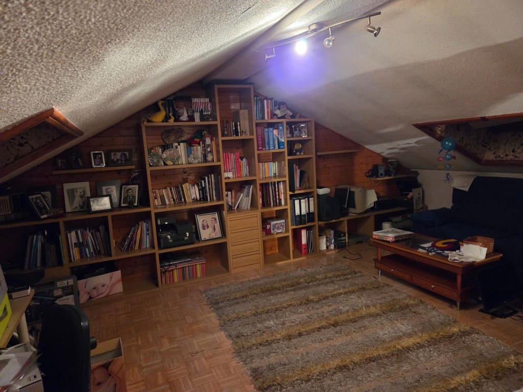 4 bedroom Villa for sale in Villares de la Reina - € 250,000 (Ref: 9596013)