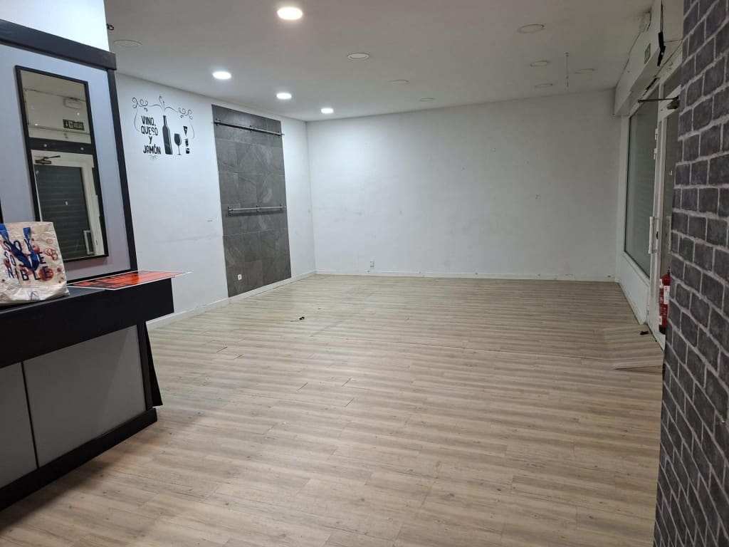 Commercial for sale in Alcorcon - € 125,000 (Ref: 9596016)