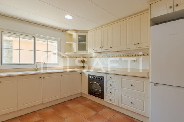 3 bedroom Flat for sale in Alcalà de Xivert pueblo, Alcalá de Xivert - € 135,000 (Ref: 9596021)