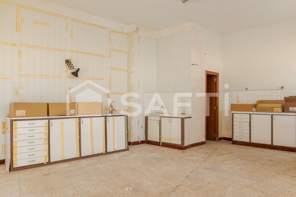 Kommersiell till salu i Alcala de Xivert - 30 000 € (Ref: 9596022)