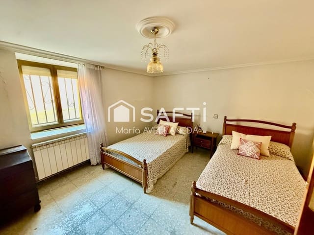 3 bedroom Finca/Country House for sale in Toral de los Guzmanes - € 60,000 (Ref: 9599412)