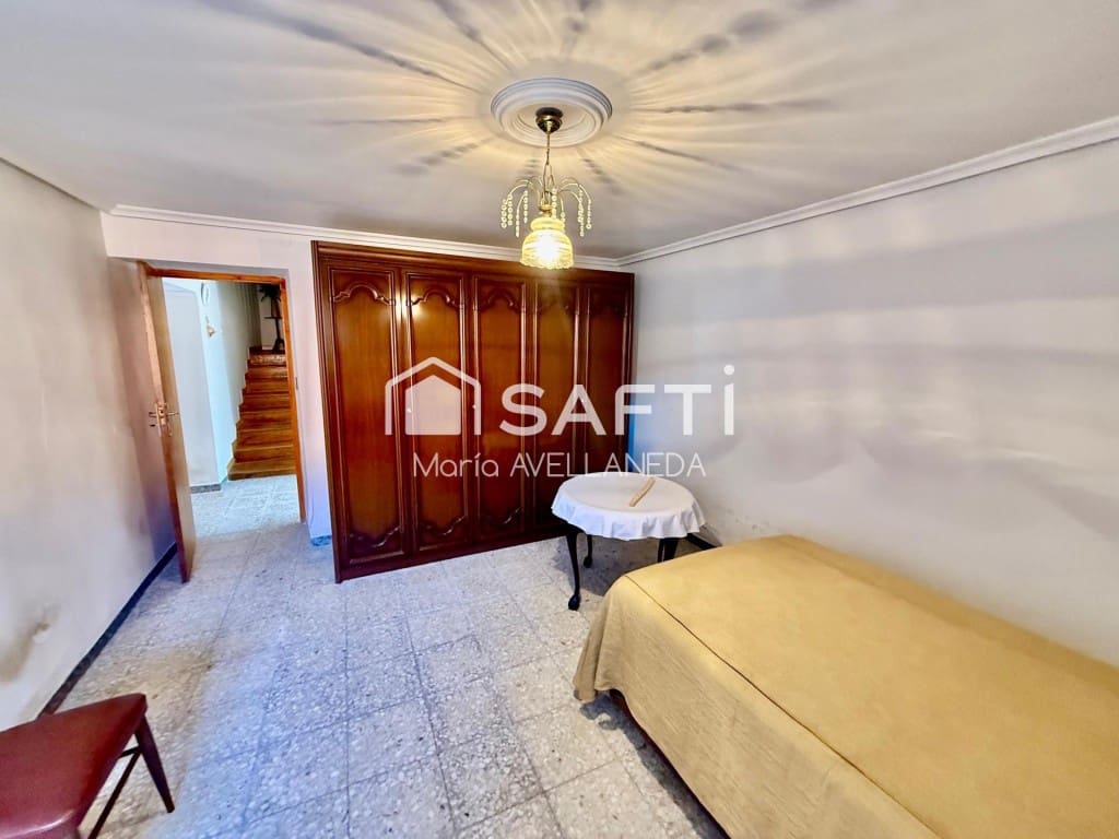 3 bedroom Finca/Country House for sale in Toral de los Guzmanes - € 60,000 (Ref: 9599412)