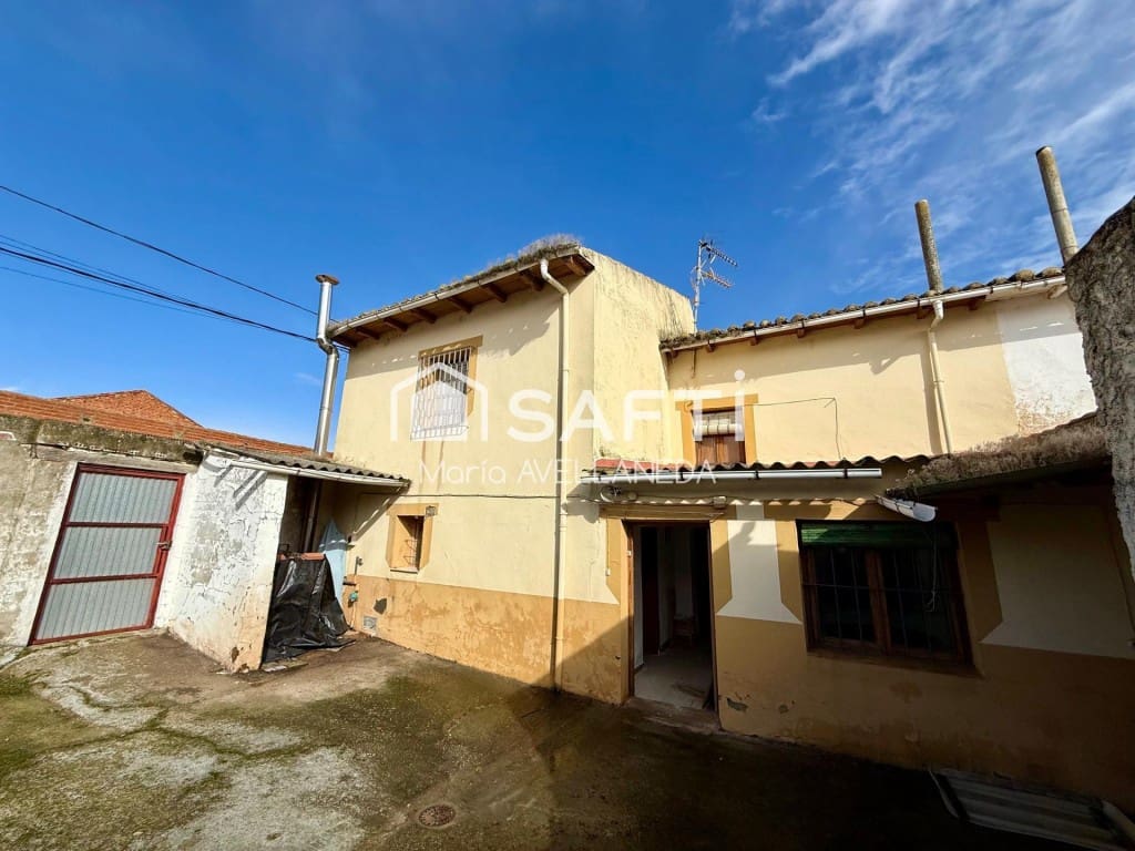 3 bedroom Finca/Country House for sale in Toral de los Guzmanes - € 60,000 (Ref: 9599412)