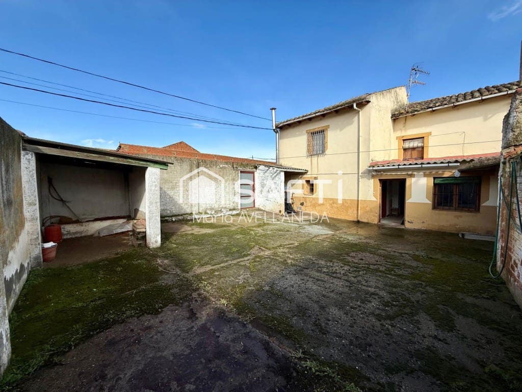 3 bedroom Finca/Country House for sale in Toral de los Guzmanes - € 60,000 (Ref: 9599412)