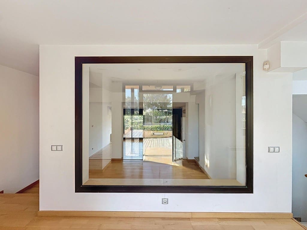 3 bedroom Villa for sale in Sant Esteve Sesrovires with pool garage - € 455,000 (Ref: 9599415)