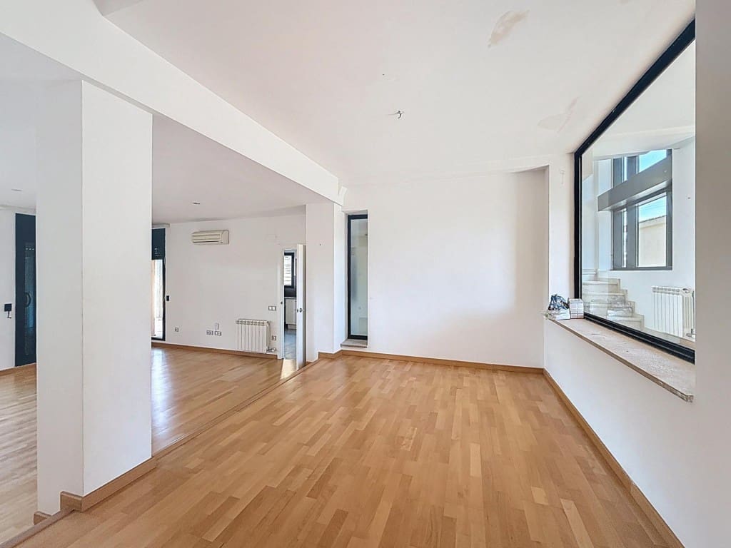 3 bedroom Villa for sale in Sant Esteve Sesrovires with pool garage - € 455,000 (Ref: 9599415)