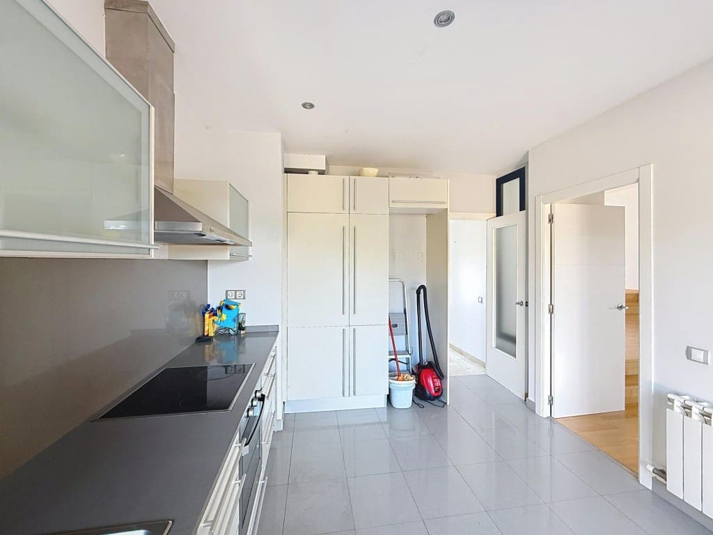 3 bedroom Villa for sale in Sant Esteve Sesrovires with pool garage - € 455,000 (Ref: 9599415)