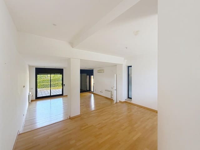 3 soverom Villa til salgs i Sant Esteve Sesrovires med svømmebasseng garasje - € 455 000 (Ref: 9599415)