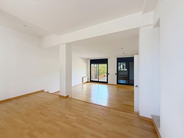 3 soverom Villa til salgs i Sant Esteve Sesrovires med svømmebasseng garasje - € 455 000 (Ref: 9599415)