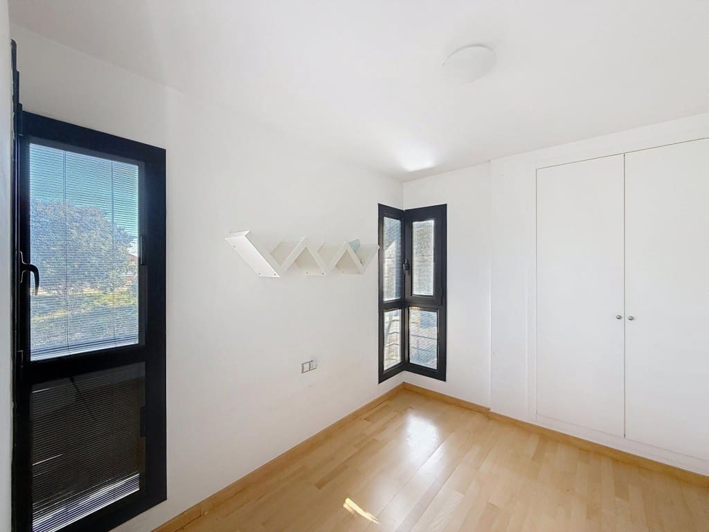 3 bedroom Villa for sale in Sant Esteve Sesrovires with pool garage - € 455,000 (Ref: 9599415)