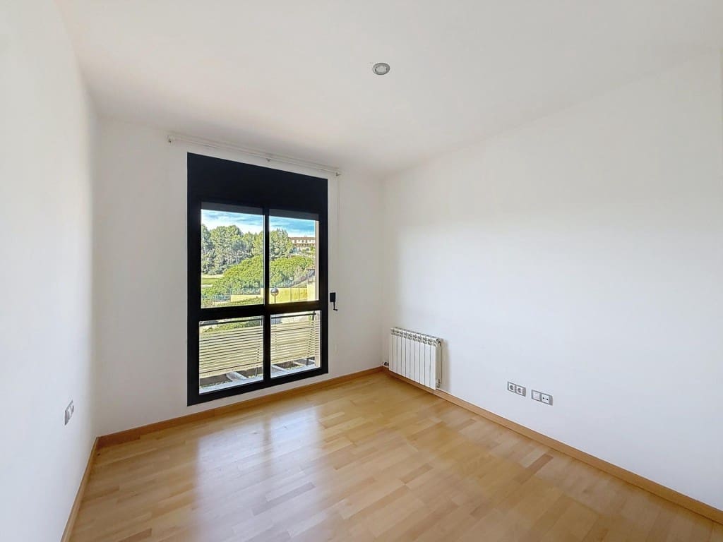 3 bedroom Villa for sale in Sant Esteve Sesrovires with pool garage - € 455,000 (Ref: 9599415)