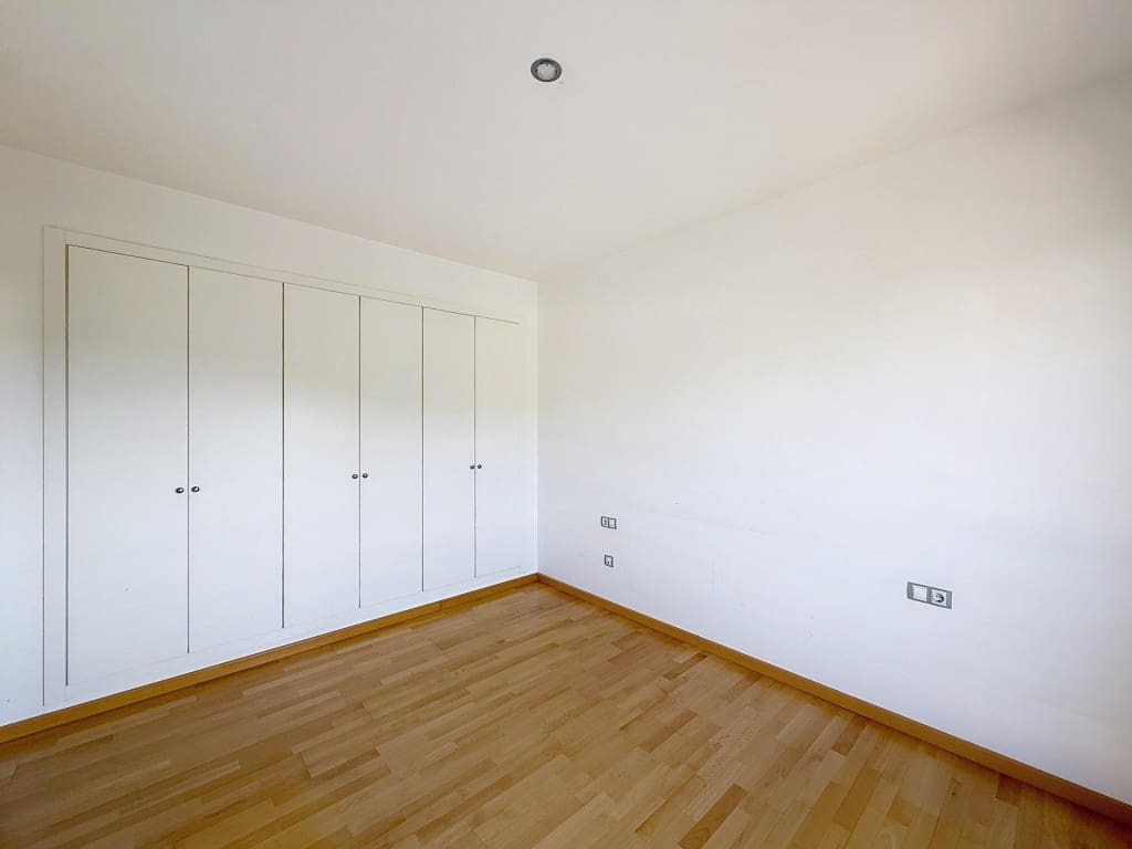 3 bedroom Villa for sale in Sant Esteve Sesrovires with pool garage - € 455,000 (Ref: 9599415)