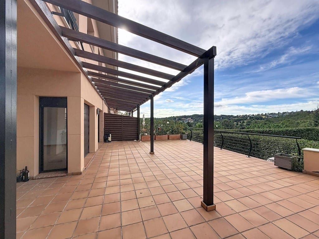 3 bedroom Villa for sale in Sant Esteve Sesrovires with pool garage - € 455,000 (Ref: 9599415)