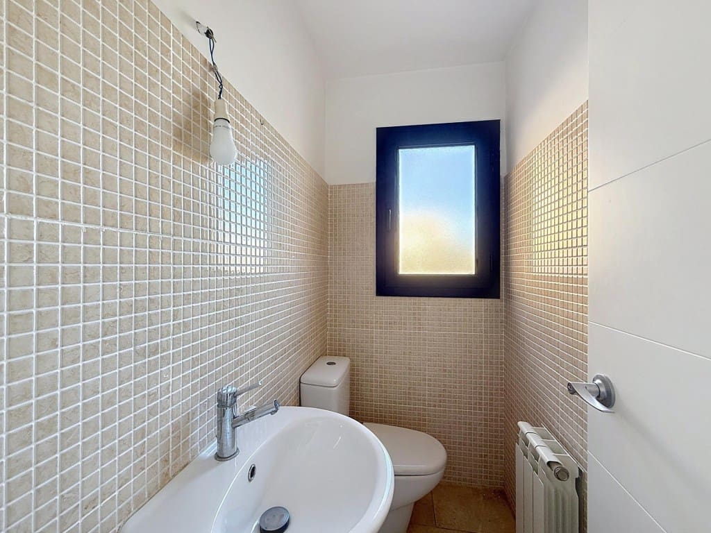 3 bedroom Villa for sale in Sant Esteve Sesrovires with pool garage - € 455,000 (Ref: 9599415)