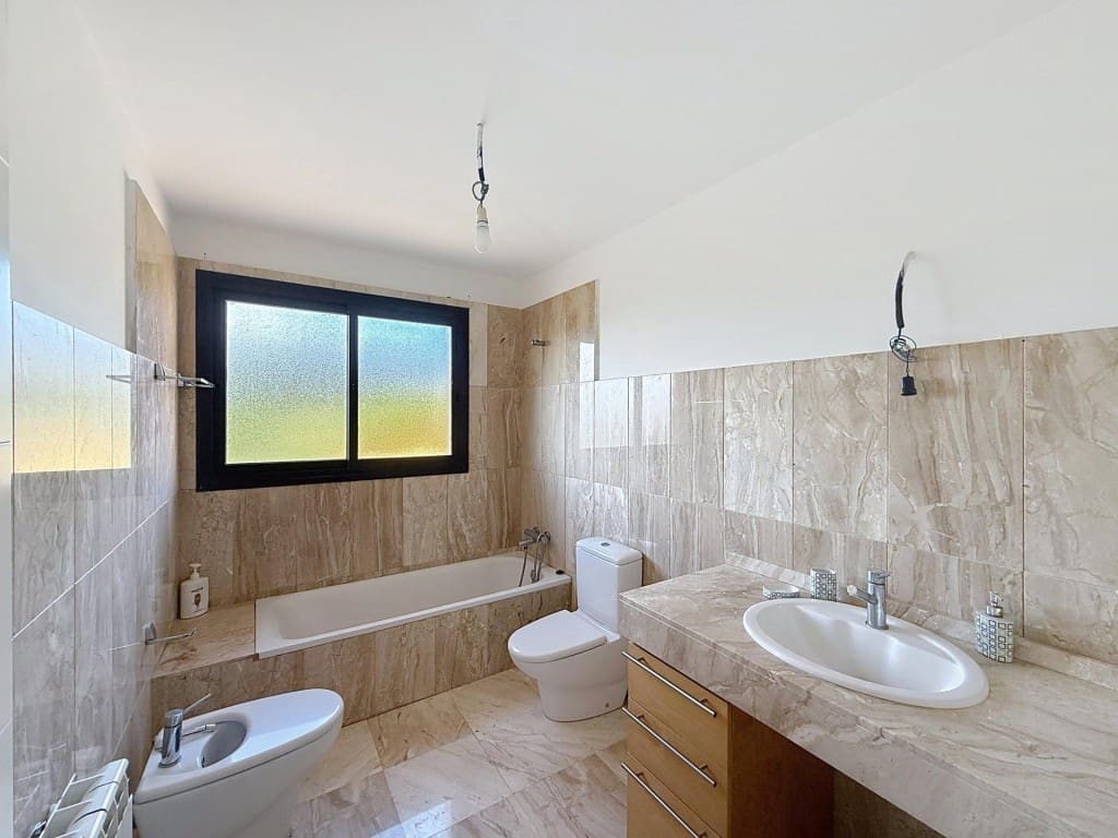 3 bedroom Villa for sale in Sant Esteve Sesrovires with pool garage - € 455,000 (Ref: 9599415)