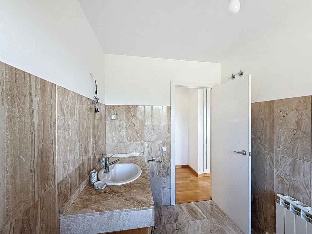 3 bedroom Villa for sale in Sant Esteve Sesrovires with pool garage - € 455,000 (Ref: 9599415)