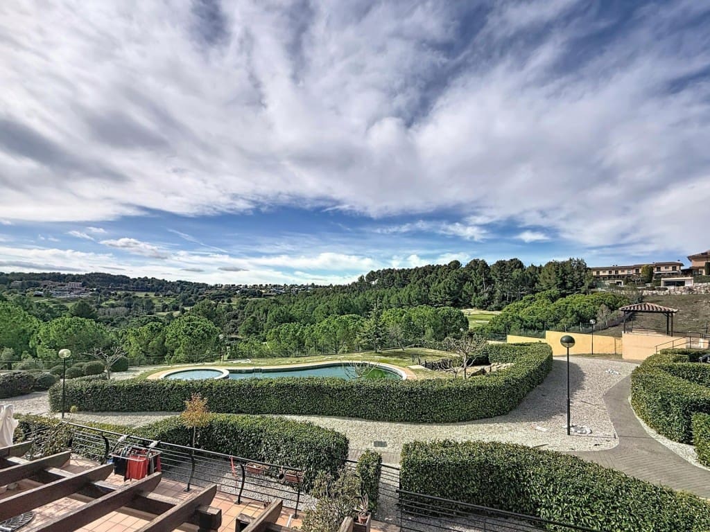 3 bedroom Villa for sale in Sant Esteve Sesrovires with pool garage - € 455,000 (Ref: 9599415)