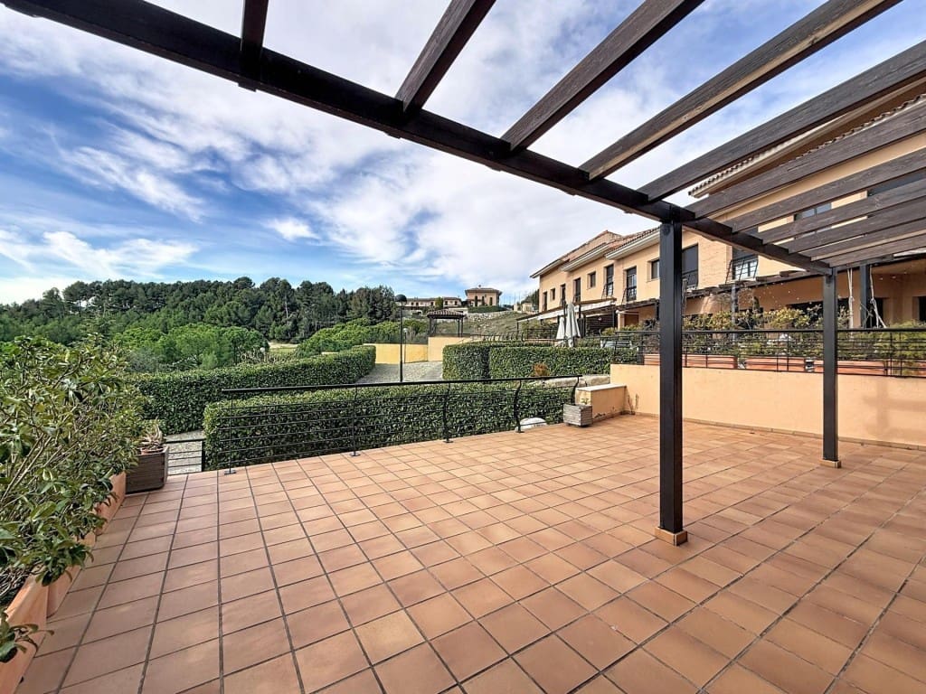 3 bedroom Villa for sale in Sant Esteve Sesrovires with pool garage - € 455,000 (Ref: 9599415)