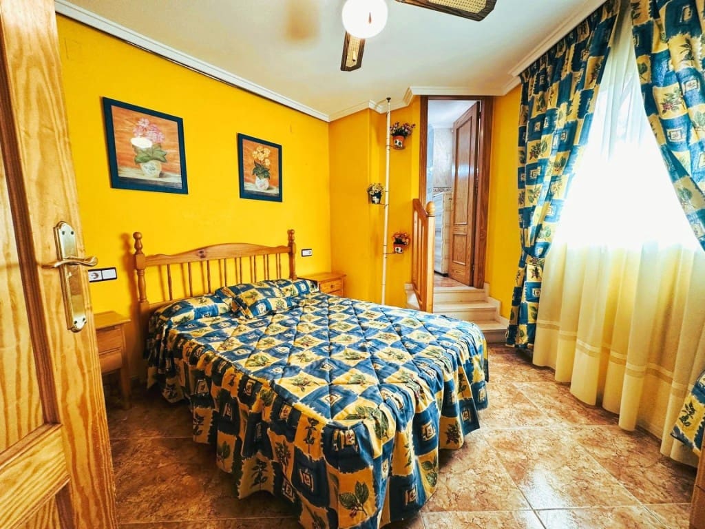 3 sovrum Lägenhet till salu i Guardamar del Segura med garage - 239 900 € (Ref: 9604873)