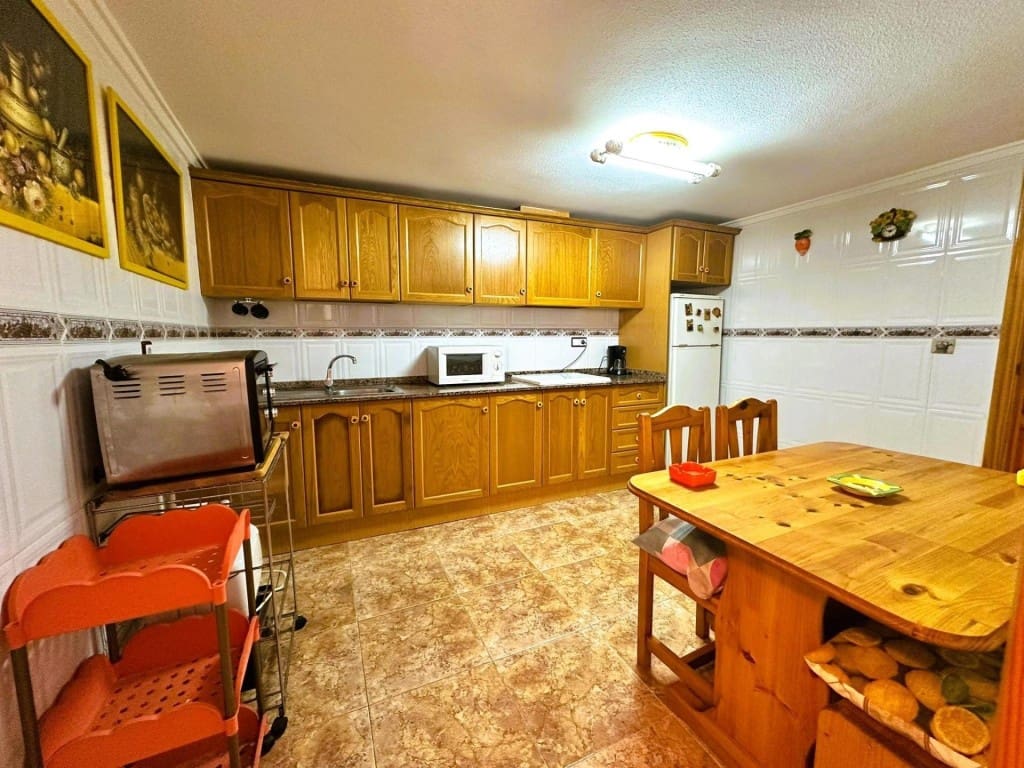 3 sovrum Lägenhet till salu i Guardamar del Segura med garage - 239 900 € (Ref: 9604873)