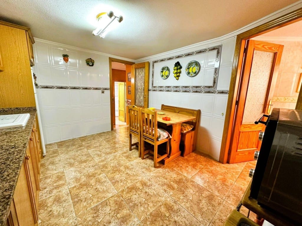 3 sovrum Lägenhet till salu i Guardamar del Segura med garage - 239 900 € (Ref: 9604873)