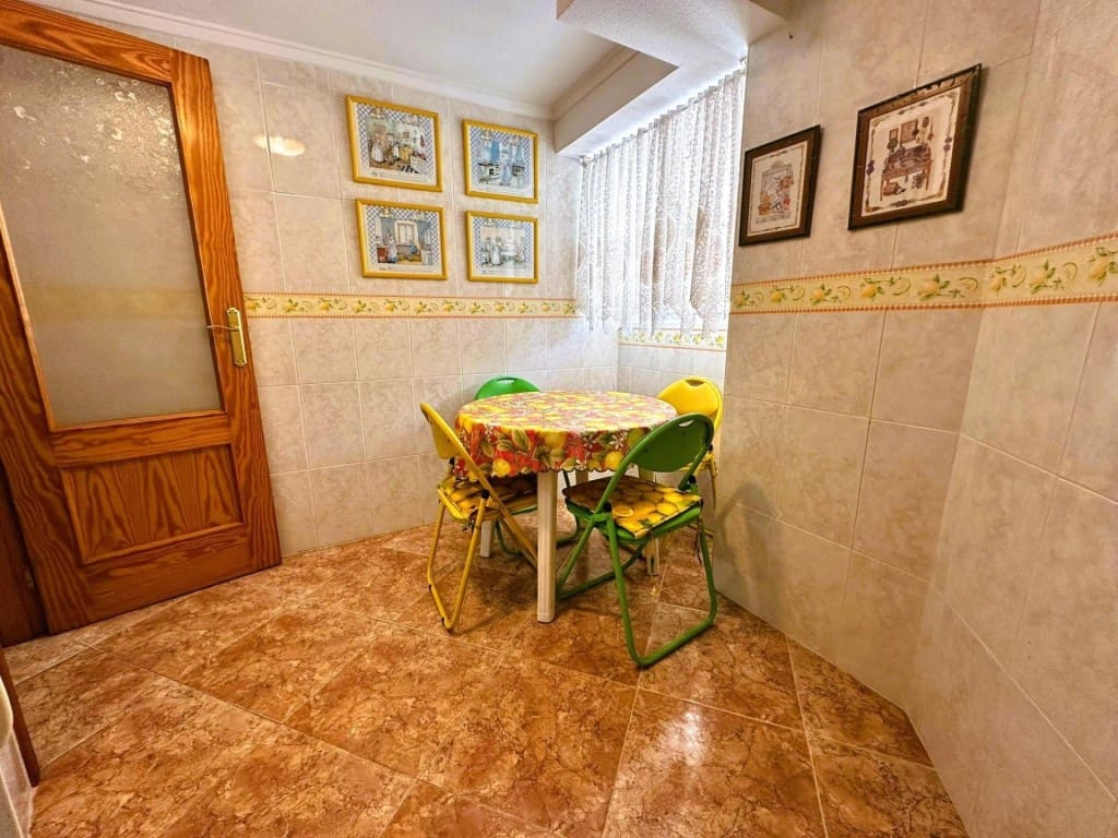 3 sovrum Lägenhet till salu i Guardamar del Segura med garage - 239 900 € (Ref: 9604873)