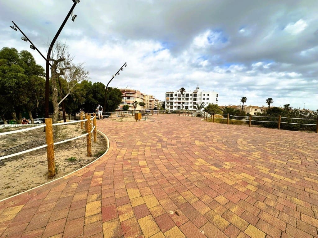 3 sovrum Lägenhet till salu i Guardamar del Segura med garage - 239 900 € (Ref: 9604873)