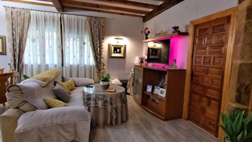 4 bedroom Finca/Country House for sale in Elda - € 259,500 (Ref: 9604883)