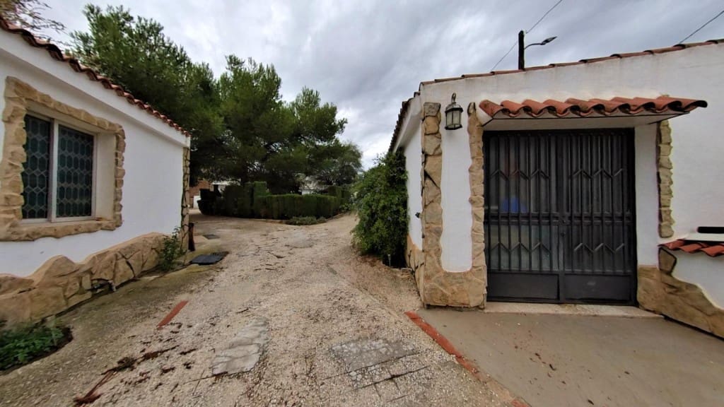 4 bedroom Finca/Country House for sale in Elda - € 259,500 (Ref: 9604883)