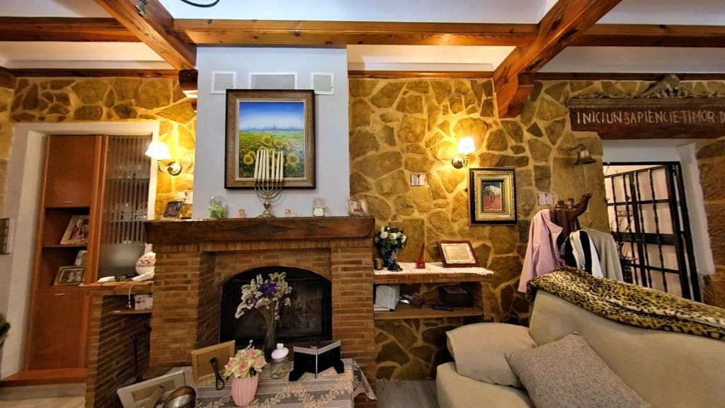 4 bedroom Finca/Country House for sale in Elda - € 259,500 (Ref: 9604883)