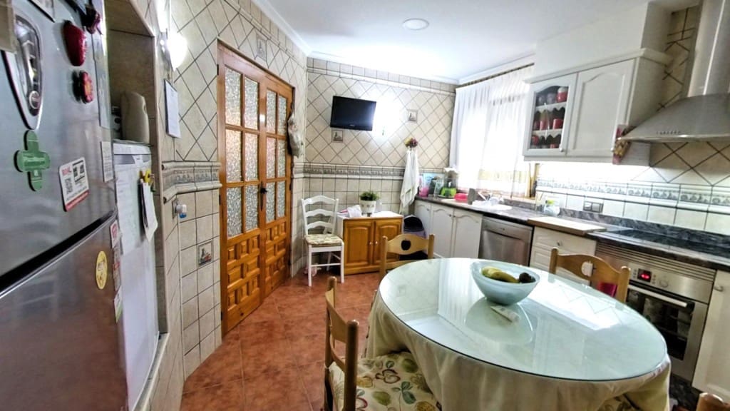 4 bedroom Finca/Country House for sale in Elda - € 259,500 (Ref: 9604883)