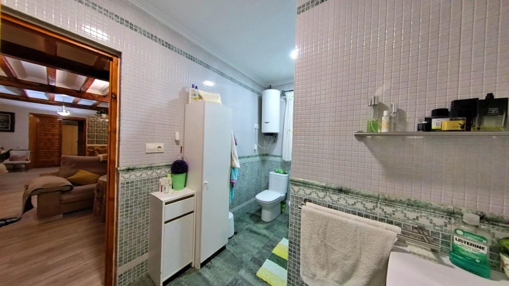 4 bedroom Finca/Country House for sale in Elda - € 259,500 (Ref: 9604883)