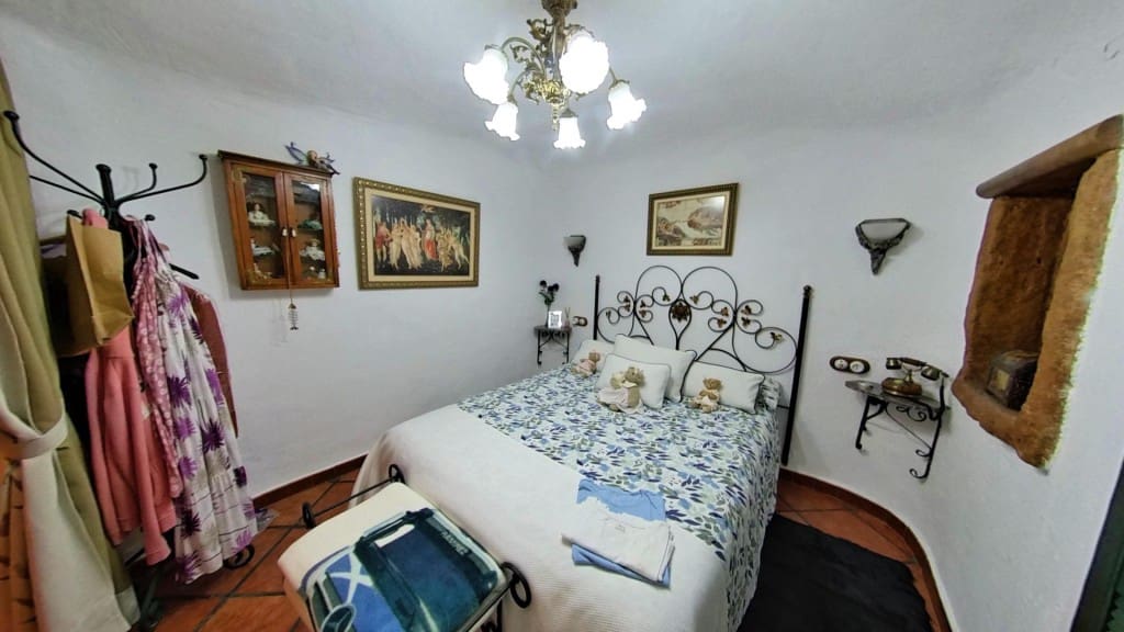 4 bedroom Finca/Country House for sale in Elda - € 259,500 (Ref: 9604883)