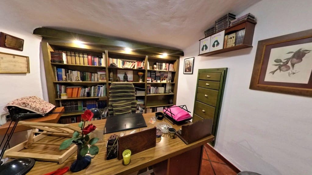 4 bedroom Finca/Country House for sale in Elda - € 259,500 (Ref: 9604883)