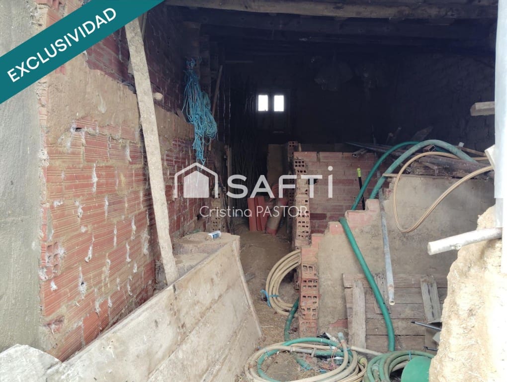 5 bedroom Terraced Villa for sale in Pajares de los Oteros - € 60,000 (Ref: 9604885)