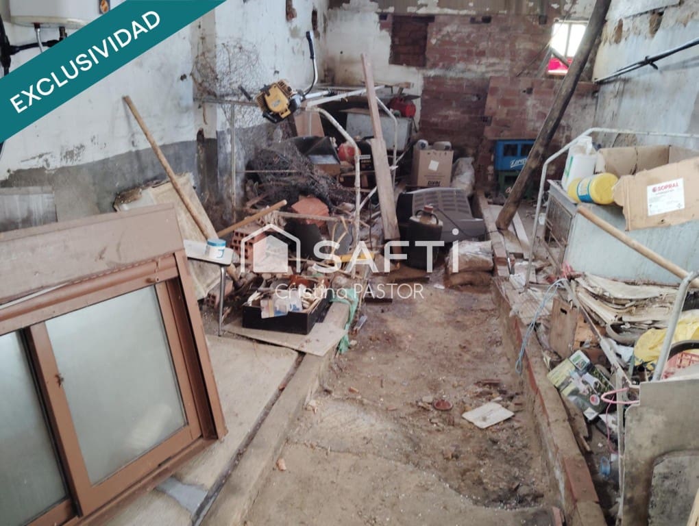 5 bedroom Terraced Villa for sale in Pajares de los Oteros - € 60,000 (Ref: 9604885)