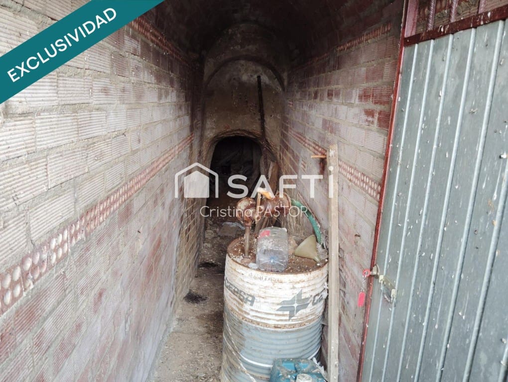 5 bedroom Terraced Villa for sale in Pajares de los Oteros - € 60,000 (Ref: 9604885)