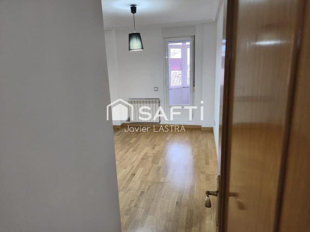 3 slaapkamer Appartement te koop in Leon stad met garage - € 150.000 (Ref: 9604890)