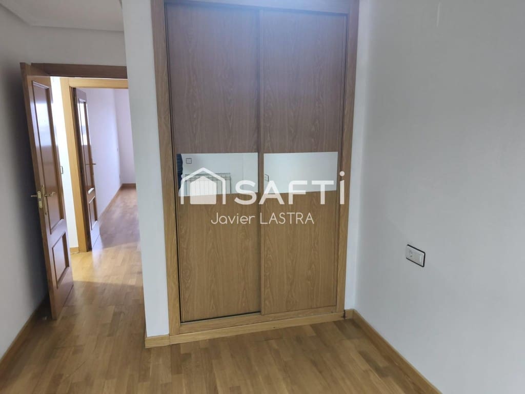 3 slaapkamer Appartement te koop in Leon stad met garage - € 150.000 (Ref: 9604890)