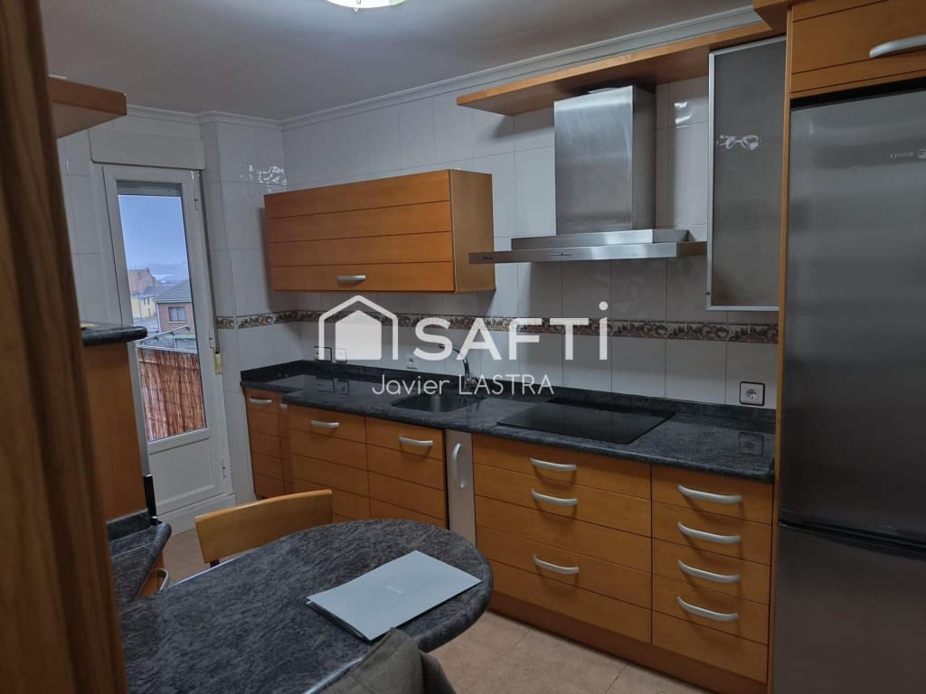 3 slaapkamer Appartement te koop in Leon stad met garage - € 150.000 (Ref: 9604890)