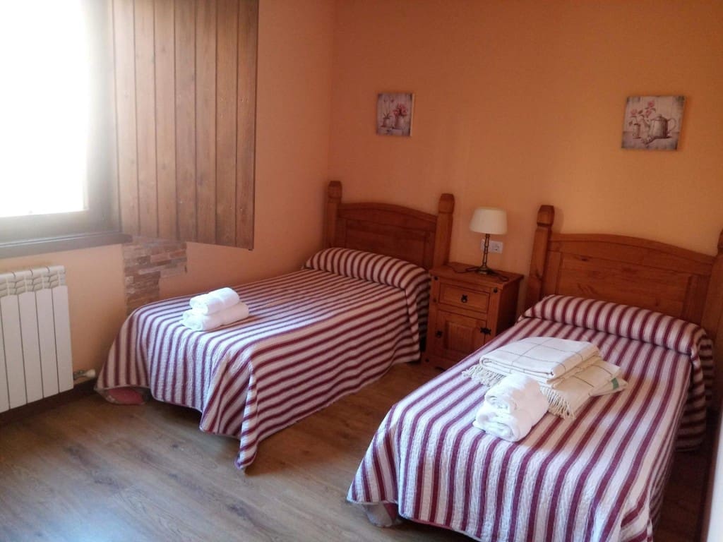 6 soveværelse Villa til salg i Val de San Lorenzo med garage - € 287.000 (Ref: 9604891)