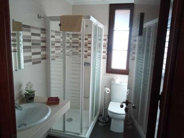 6 soveværelse Villa til salg i Val de San Lorenzo med garage - € 287.000 (Ref: 9604891)