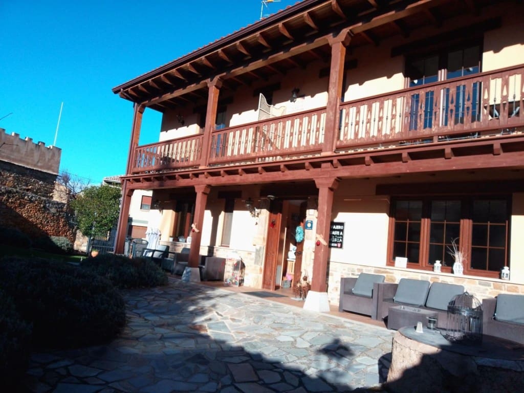 6 soveværelse Villa til salg i Val de San Lorenzo med garage - € 287.000 (Ref: 9604891)