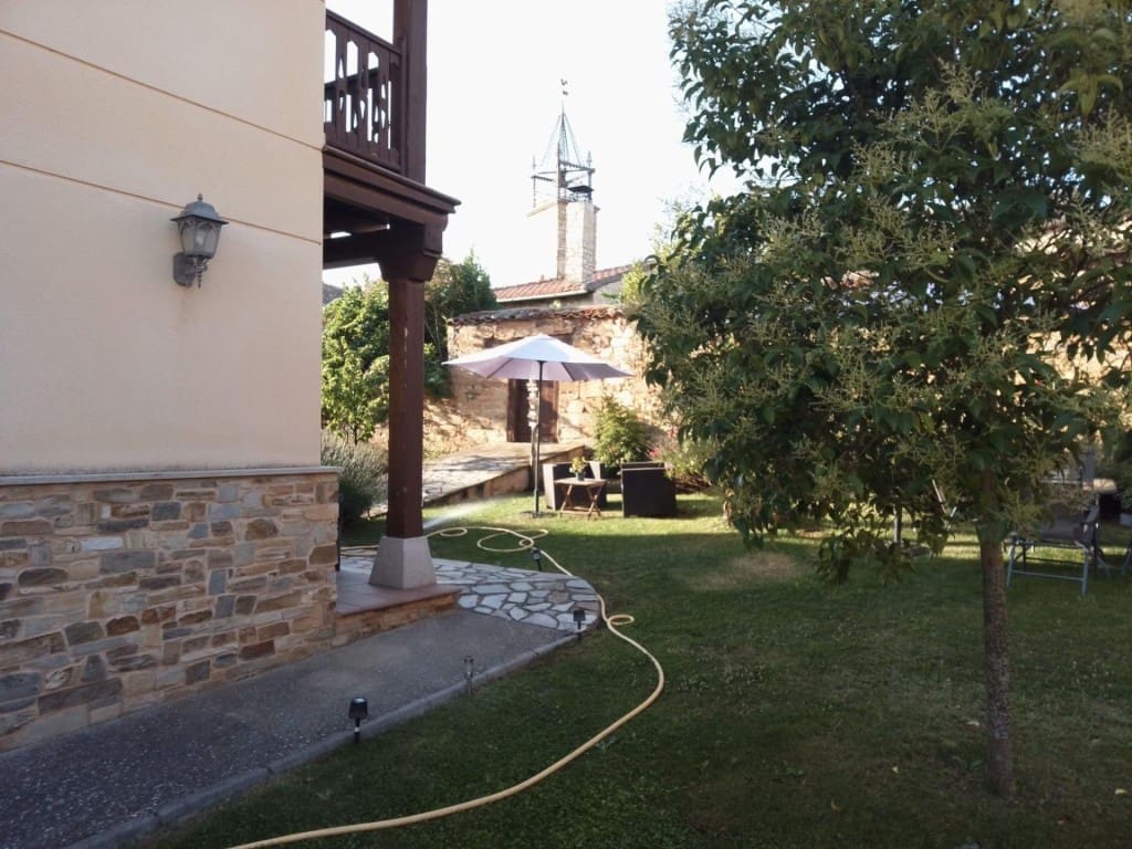 6 soveværelse Villa til salg i Val de San Lorenzo med garage - € 287.000 (Ref: 9604891)