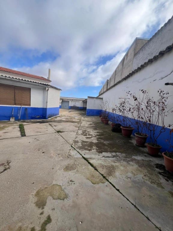 17 soverom Villa til salgs i Argamasilla de Alba - € 350 000 (Ref: 9604892)