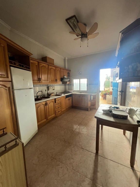 17 soverom Villa til salgs i Argamasilla de Alba - € 350 000 (Ref: 9604892)