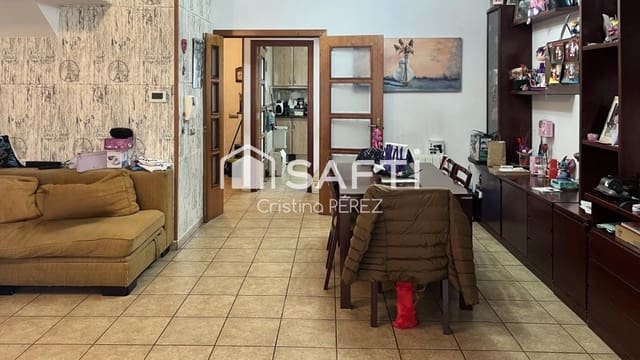 5 makuuhuone Rivitalo myytävänä paikassa Hostalric mukana 
autotalli - 370 000 € (Ref: 9607974)