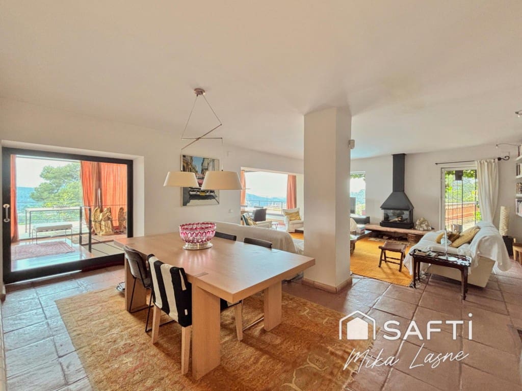 6 bedroom Villa for sale in Barcelona city with pool garage - € 1,389,000 (Ref: 9607975)