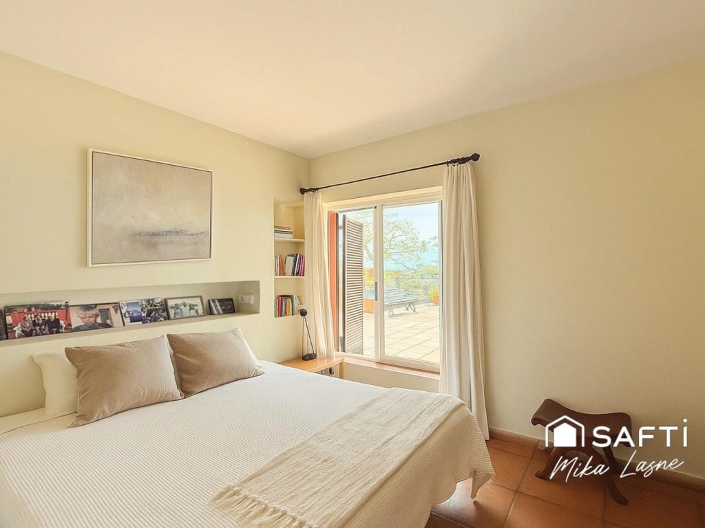 6 bedroom Villa for sale in Barcelona city with pool garage - € 1,389,000 (Ref: 9607975)