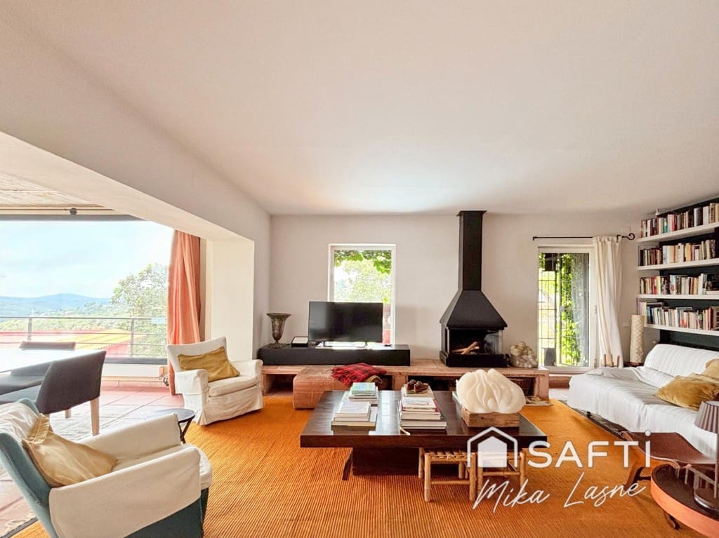 6 bedroom Villa for sale in Barcelona city with pool garage - € 1,389,000 (Ref: 9607975)